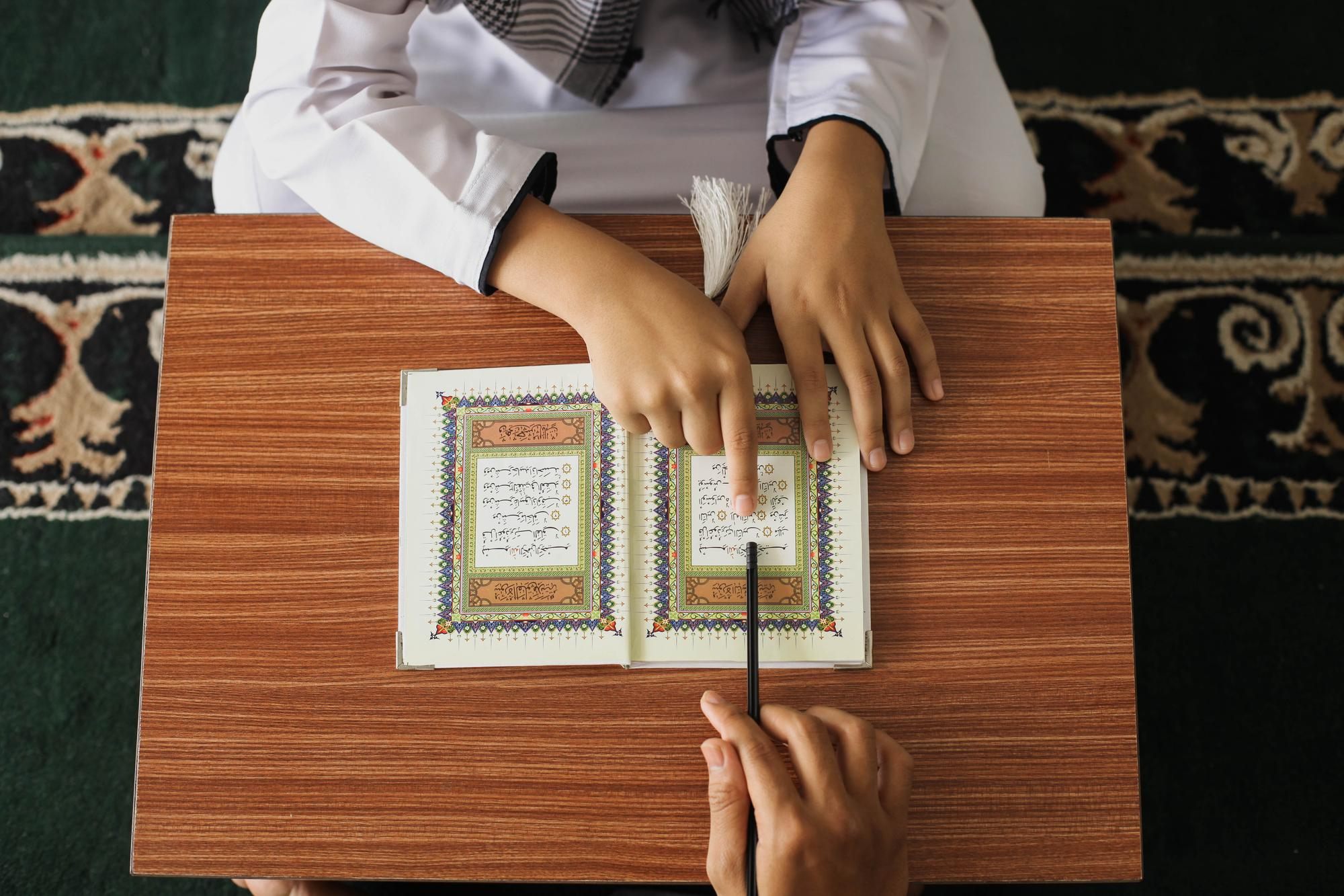 Les 5 erreurs des débutants qui apprennent à lire le Qur’an - Merkez al Bourhan
