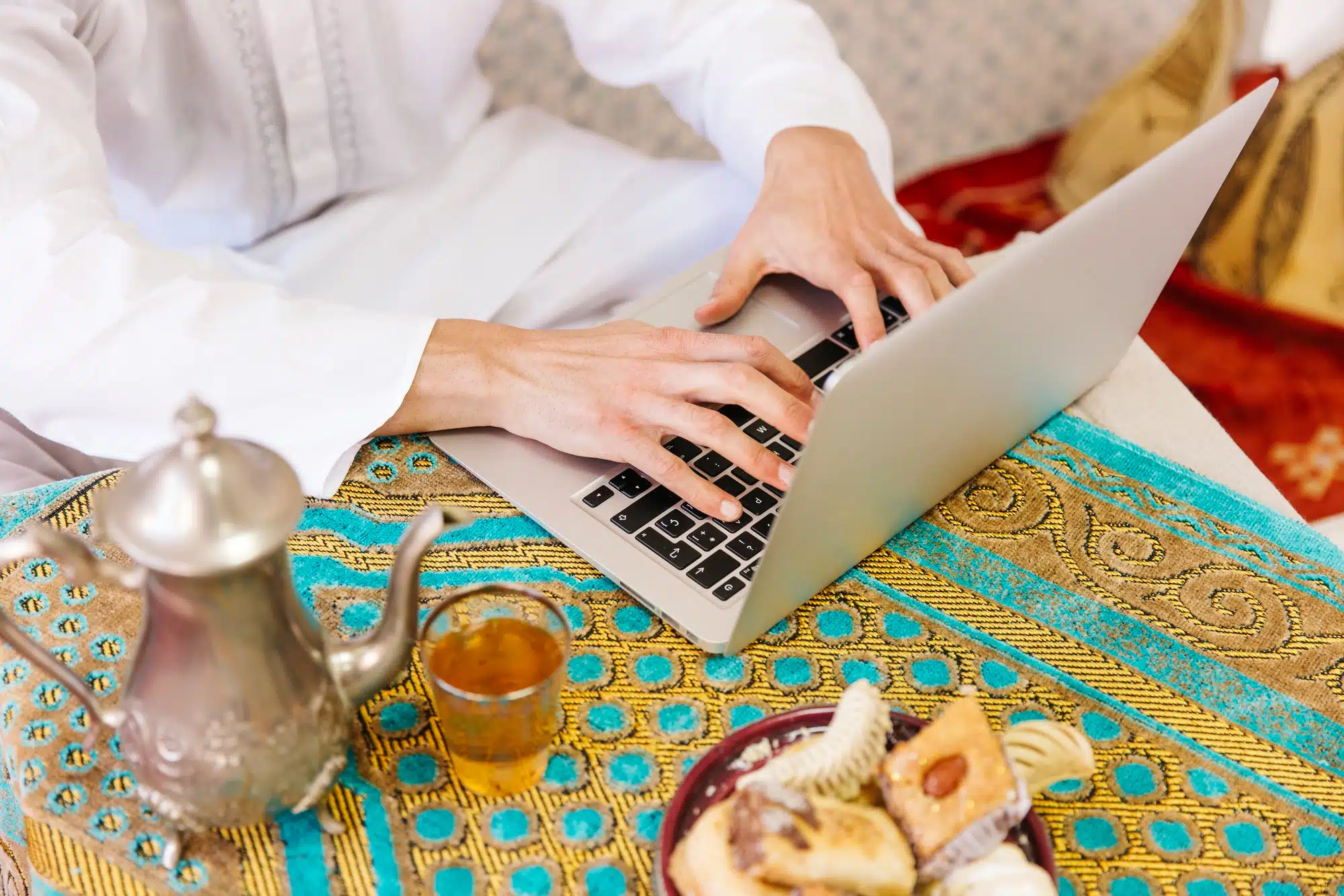 Cours d’arabe en ligne : comment choisir une formation fiable et sérieuse ?