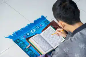Peut-on apprendre à lire le Qur’an avant d’apprendre la langue arabe ?
